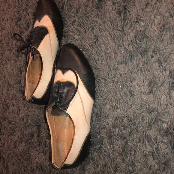 Women’s shoes! - Picture 2 of 3